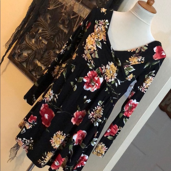 NWT Top! - Picture 1 of 4